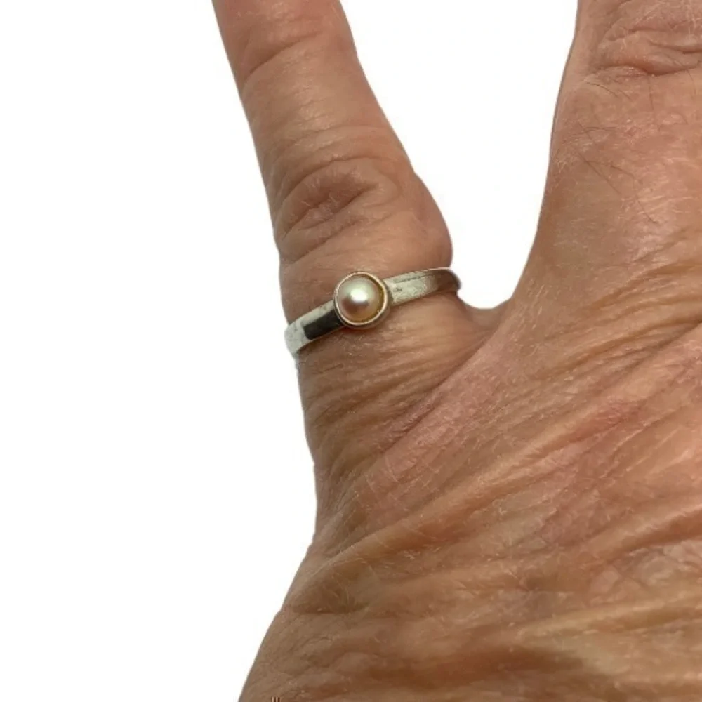 Sterling silver natural pink pearl solitaire ring